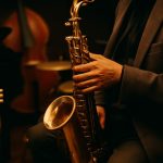 découvrez les instruments typiques utilisés pour jouer du jazz, du saxophone à la trompette, en passant par la batterie et la contrebasse. explorez les sons qui définissent ce genre musical unique.